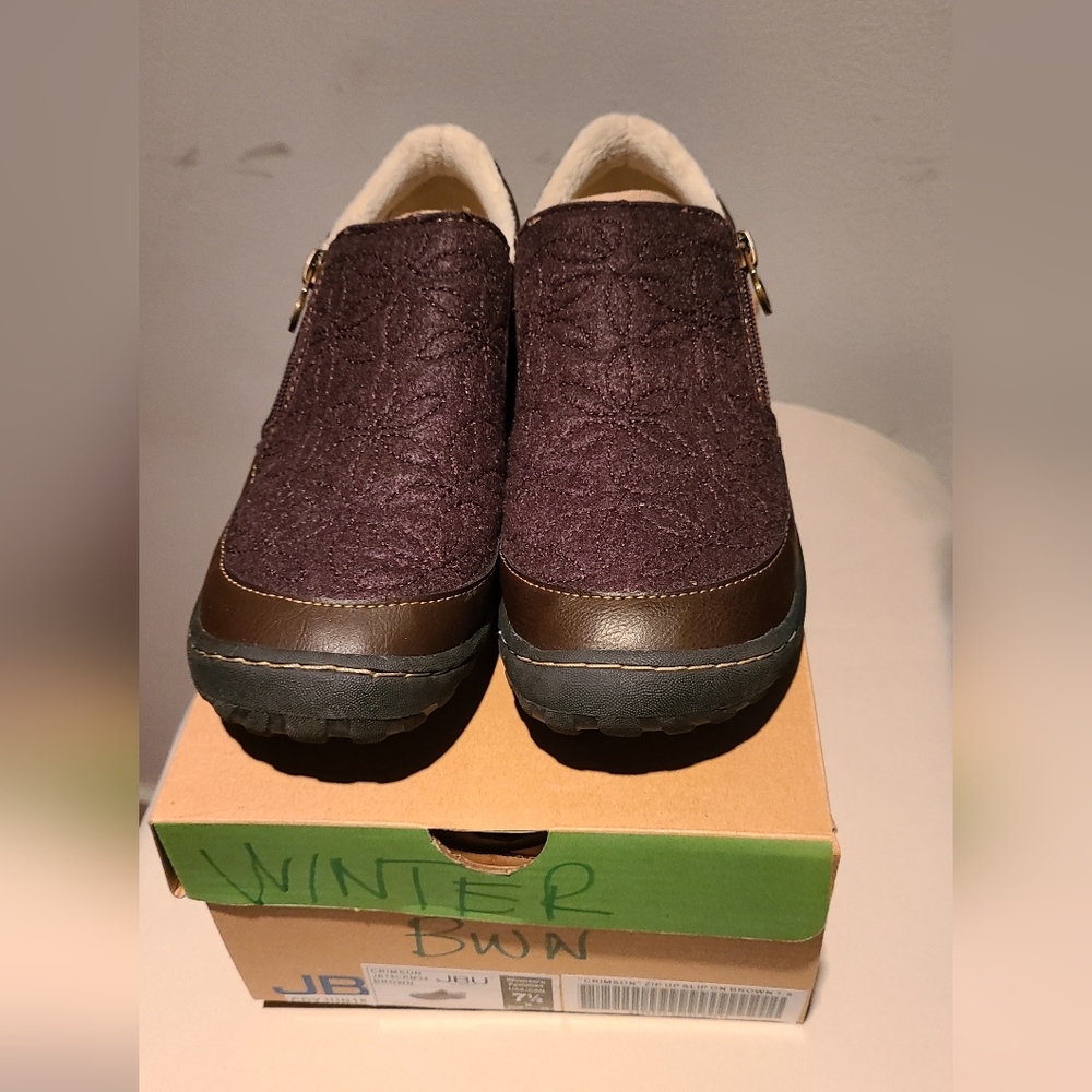 NIB- JBU zip-up slip-on shoe, 7.5, Brown